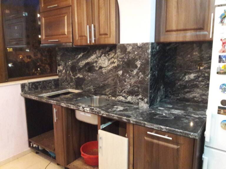 черен гранит кухненски плот, плот от гранит, гранитен плот, плот за кухня от гранит